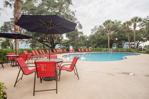Advenir at The Oaks Apartments