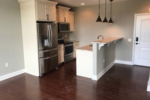 11 W Market St Apartments