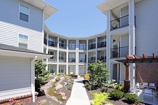 1010 on the Lake Apartments