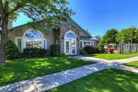 Parkwood Pointe Apartments