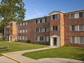 Wagon Wheel Apartments