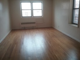 91-35 193rd St Queens NY Apartments