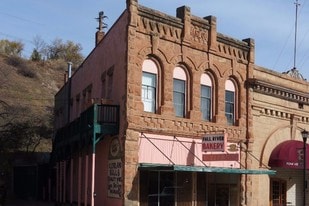 407 N River St Hot Springs SD Apartments