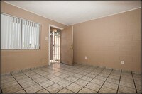Building Photo - Highland Villa Apartments in Phoenix, Arizona