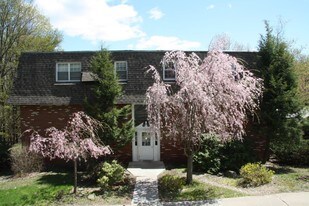 Colonial Hill Apartments