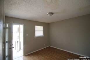 3409 Commercial Ave San Antonio TX Apartments