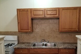 2134 W Arthur Ave Chicago IL Apartments