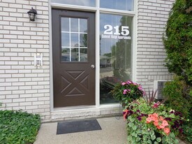 215 Summit Ridge Dr White Lake charter Township MI Apartments