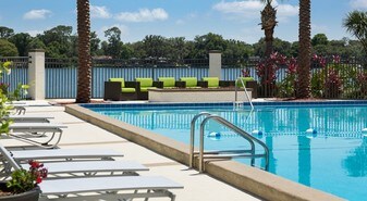 Lakeside Villas Apartments