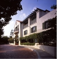 Avalon Courtyard Apartments