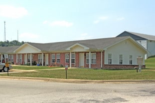 Hallmark at The Lake Apartments