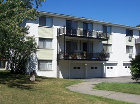 Wedgewood on the Green Apartments