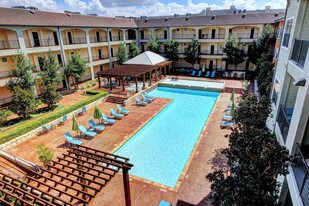 Avanti Hills At The Galleria Apartments