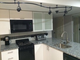 4435 Iran St Apartamentos