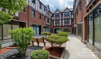 894 Green Bay Rd Winnetka IL Apartments