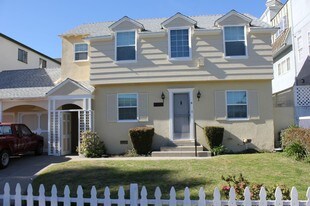 429 N Doheny Dr Apartments