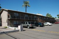 Building Photo - Highland Villa Apartments in Phoenix, Arizona