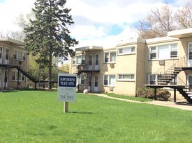 1106 W Hawthorne St Arlington Heights IL Apartments