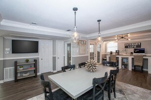 The Oaks at Nassau Bay Apartments