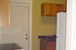 418 Wyoming St Charleston WV Apartments