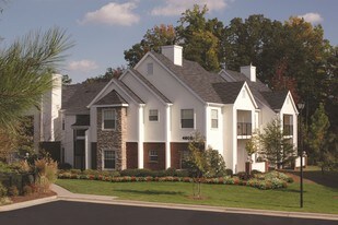 Crowne at James Landing Apartments