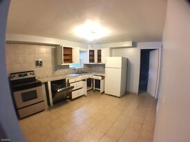 3 Bedroom Condo Unit for Rent $1075
