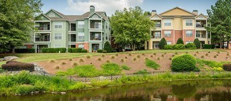 Colonial Grand at Beverly Crest Apartments