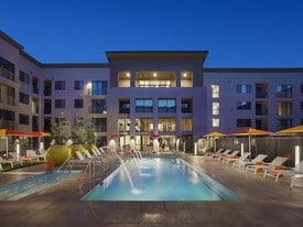 The Curve at Melrose Apartments