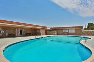Maximus Apartments