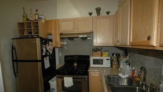 4 E Springfield St Apartments