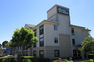 Furnished Studio – Richmond - Hilltop Mall