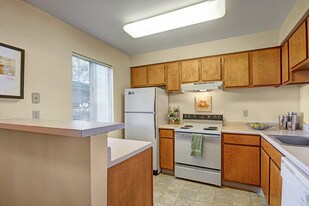 The Retreat at Austin Bluffs Apartments