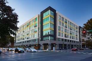 EVIVA Midtown Apartamentos