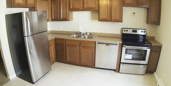 698 Robinson Rd Campbell OH Apartments