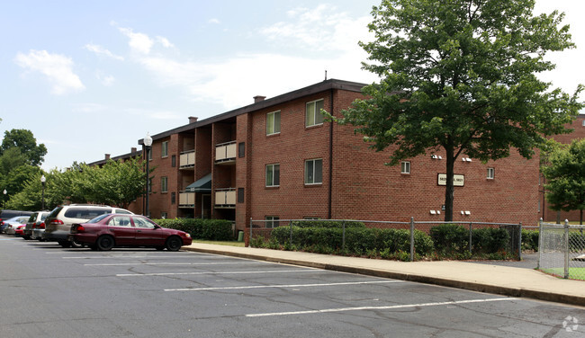 Oakview Gardens Apartments Rentals - Falls Church, VA | Apartments.com