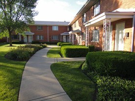 1332 Greenwillow Ln Glenview IL Apartments