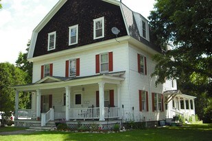 68 South St Proctor VT Apartments