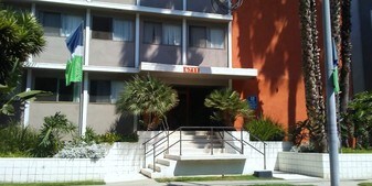 Hollywood Pointe Apartments