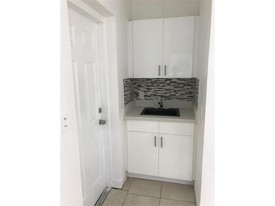 2305 Monroe St Hollywood FL Apartments
