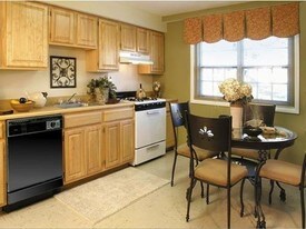 Somerset Woods Townhomes Apartments