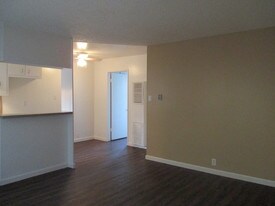 12129 Manor Dr Hawthorne CA Apartments