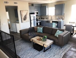 752 W 4th St Apartments