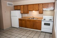 Building Photo - Highland Villa Apartments in Phoenix, Arizona