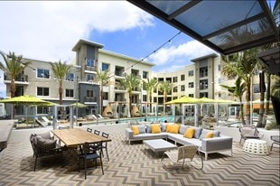 Olympus Corsair Apartamentos
