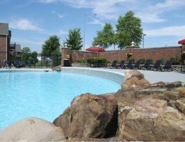 Williamsburg Plaza Apartments