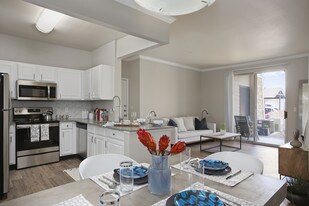 Haven 124 At Eastlake Station Apartamentos