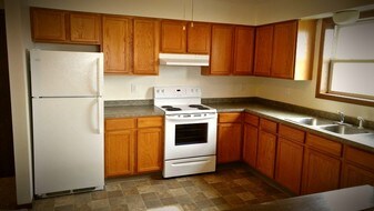1076 Meadows Dr Dickinson ND Apartments