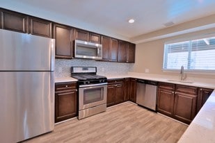 Lighthouse at Twin Lakes Apartment Homes