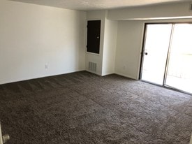 620 Treeside Dr Apartamentos