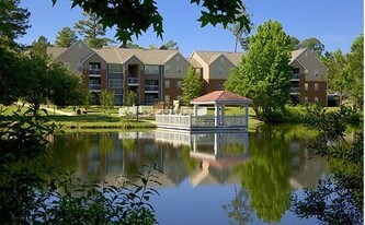 Lakeview at Cottage Hill Apartments